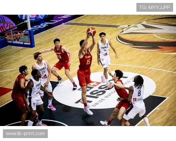 中国男篮热身赛大胜法国队 揭示备战世界杯决赛阶段关键策略 中国男篮热身赛大胜法国队 揭示备战世界杯决赛阶段关键策略