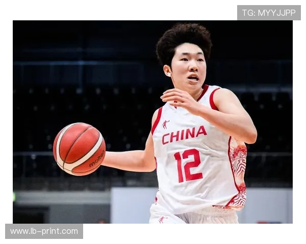 中国篮球新星崛起带领球队逆袭夺冠，年轻力量成为赛季最大亮点