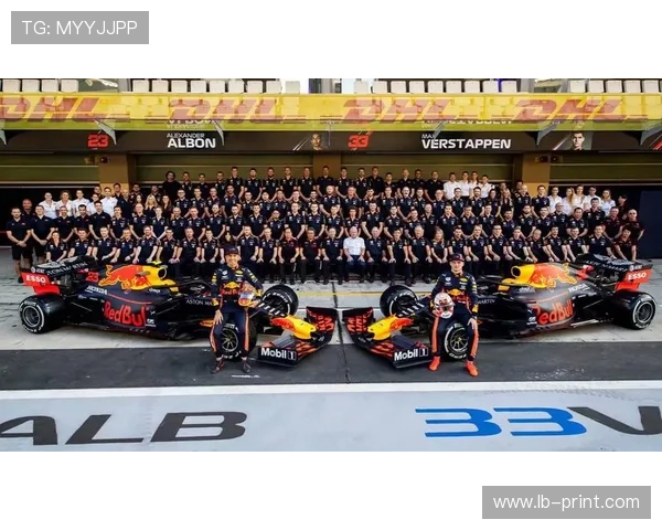 F1赛事最新动态:红牛团队霸主地位稳固 法拉利和梅赛德斯迎挑战 F1赛事最新动态:红牛团队霸主地位稳固 法拉利和梅赛德斯迎挑战