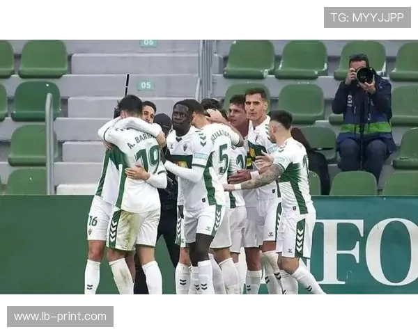 新赛季足球焦点大战升温豪门争冠格局悄然生变联赛风云再起球迷热议不断 新赛季足球焦点大战升温豪门争冠格局悄然生变联赛风云再起球迷热议不断