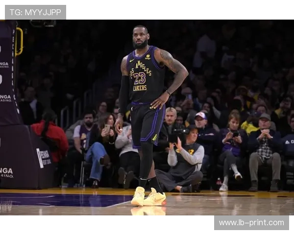 詹姆斯复出带领湖人逆转勇士 詹姆斯与浓眉双星再现强势合力